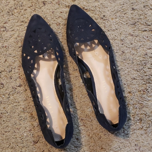 Shoes - Picture 2 of 3